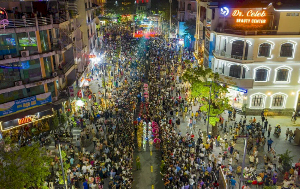 Hue city is lively at night